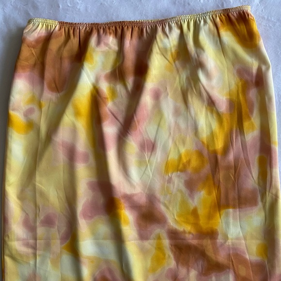 Marc New York Andrew Marc Satin Retro Print A-Line Maxi Skirt With Front Slit - Picture 3 of 10